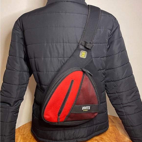Roots Sport red & black sling back bag - Picture 5 of 12